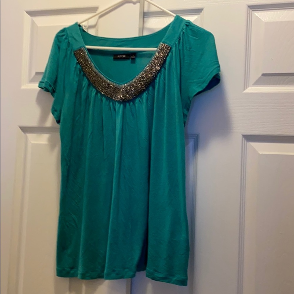Tee with beading on neck